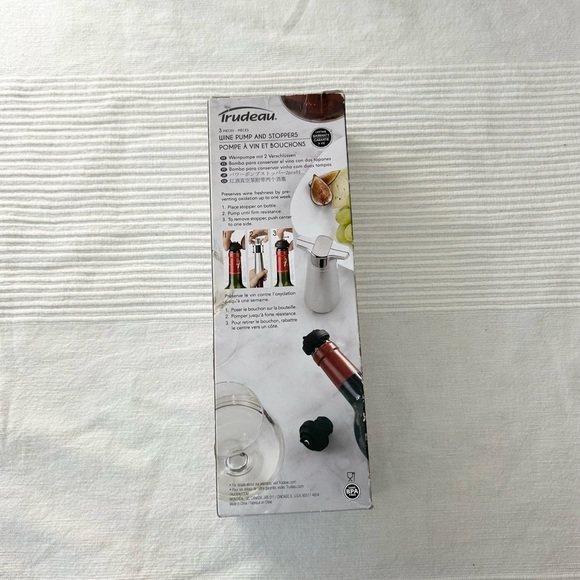 Trudeau Wine Pump and Two Stoppers - Picture 4 of 11